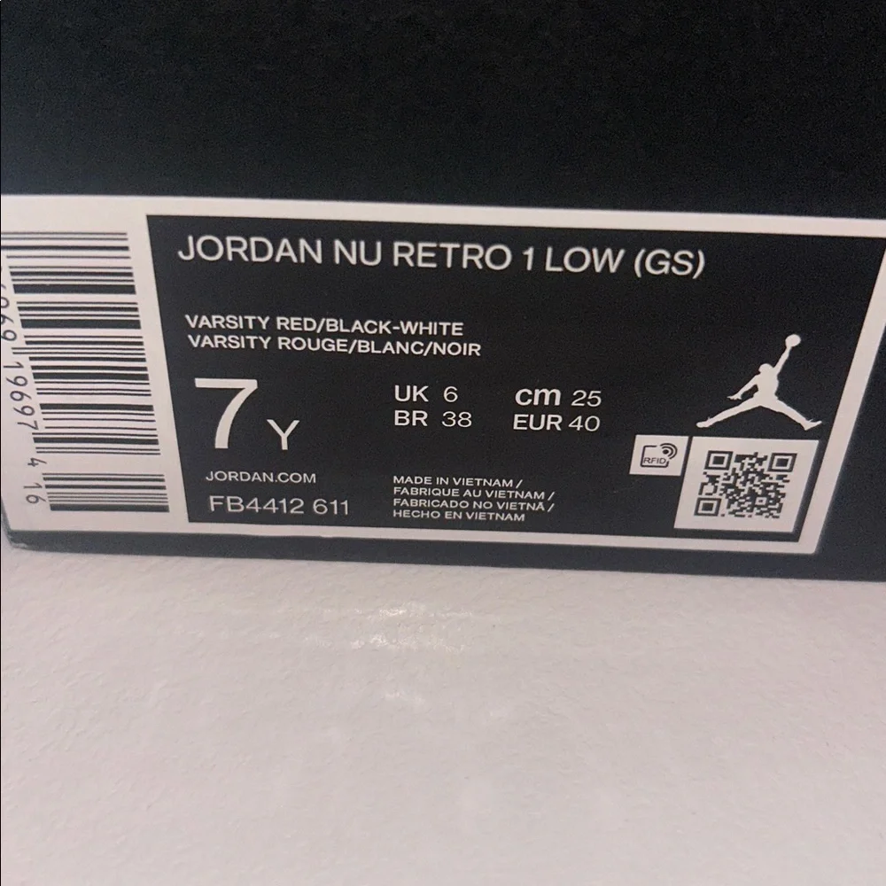 Jordan Nu Retro 1 Low “Varsity Red White Black” Youth Size 7Y - Picture 10 of 12